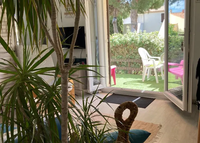 Situation Idéale - Proche Et Village Naturiste - Centre Port à 2 Pas - Plain Pied, Résidence Avec Parking *