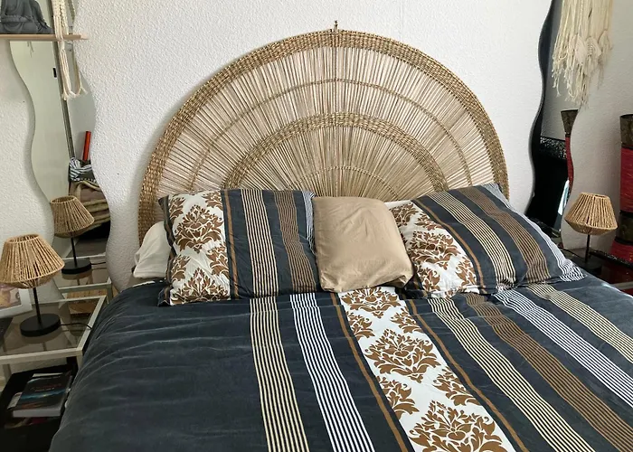 Situation Idéale - Proche Et Village Naturiste - Centre Port à 2 Pas - Plain Pied, Résidence Avec Parking *